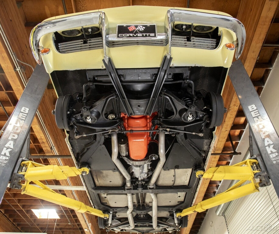 Chevrolet-Corvette-1964-Convertible-15