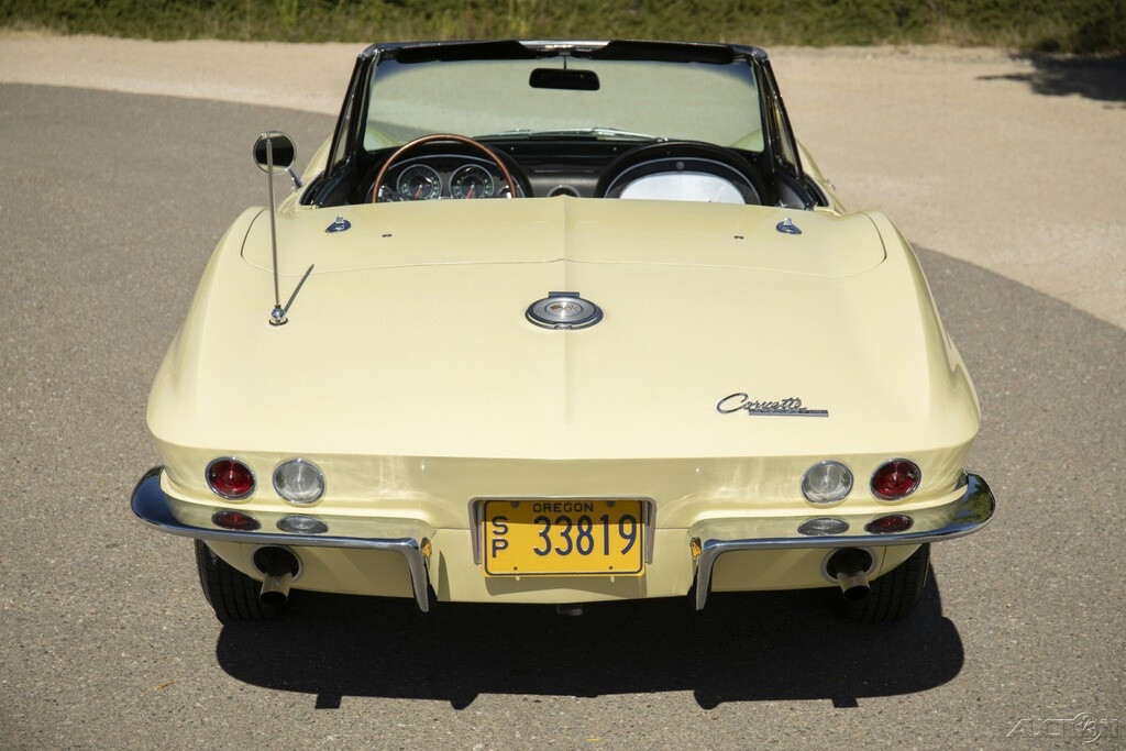 Chevrolet-Corvette-1964-Convertible-3