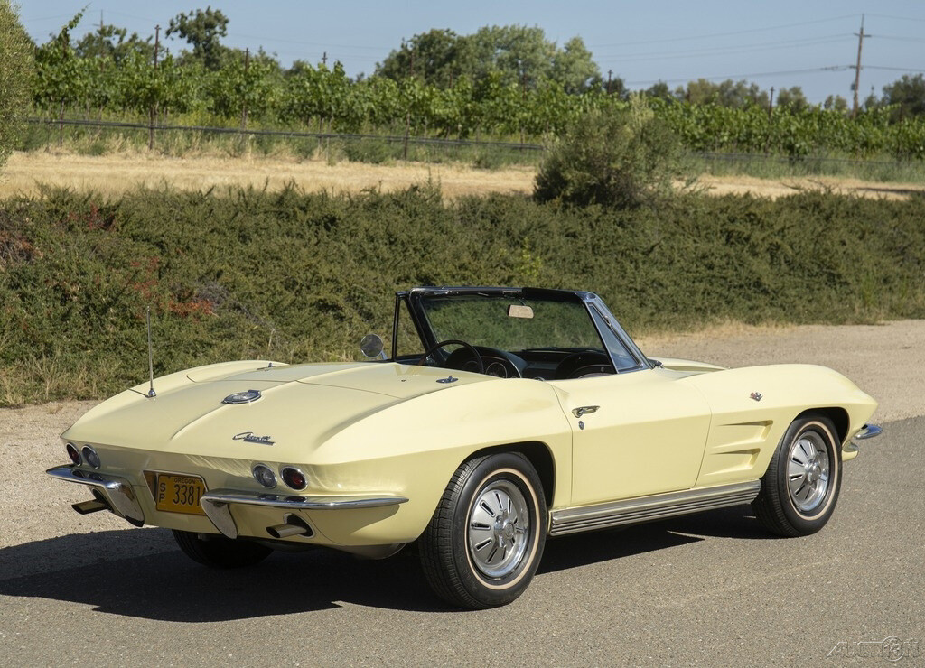 Chevrolet-Corvette-1964-Convertible-4
