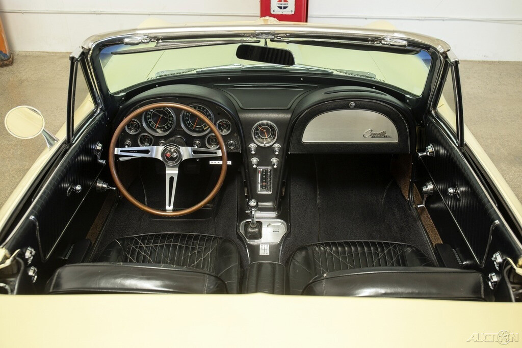 Chevrolet-Corvette-1964-Convertible-8