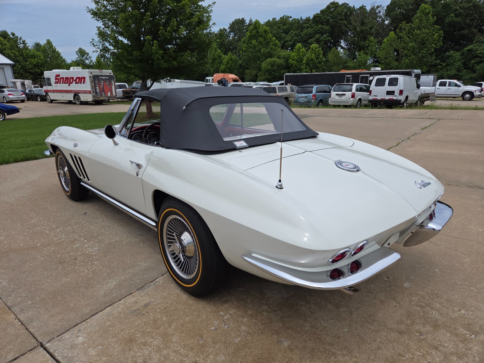 Chevrolet-Corvette-1965-Convertible-11