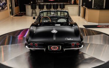 Chevrolet-Corvette-1965-Convertible-17
