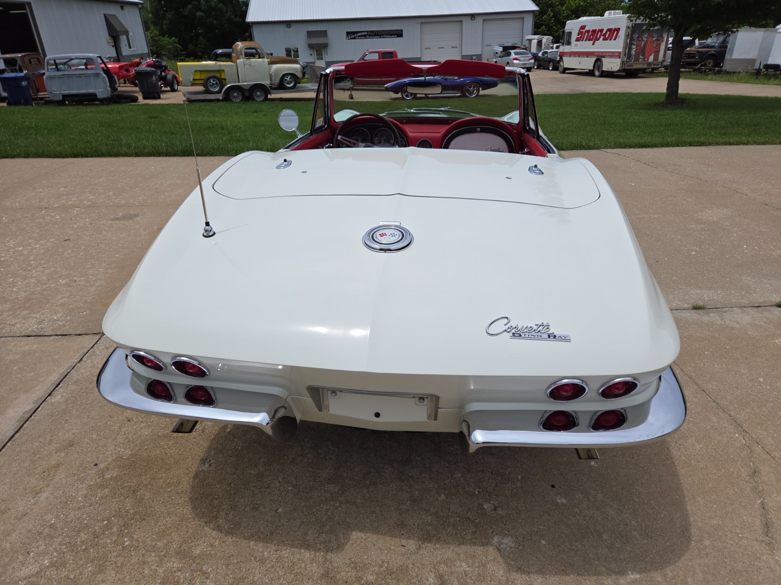 Chevrolet-Corvette-1965-Convertible-18