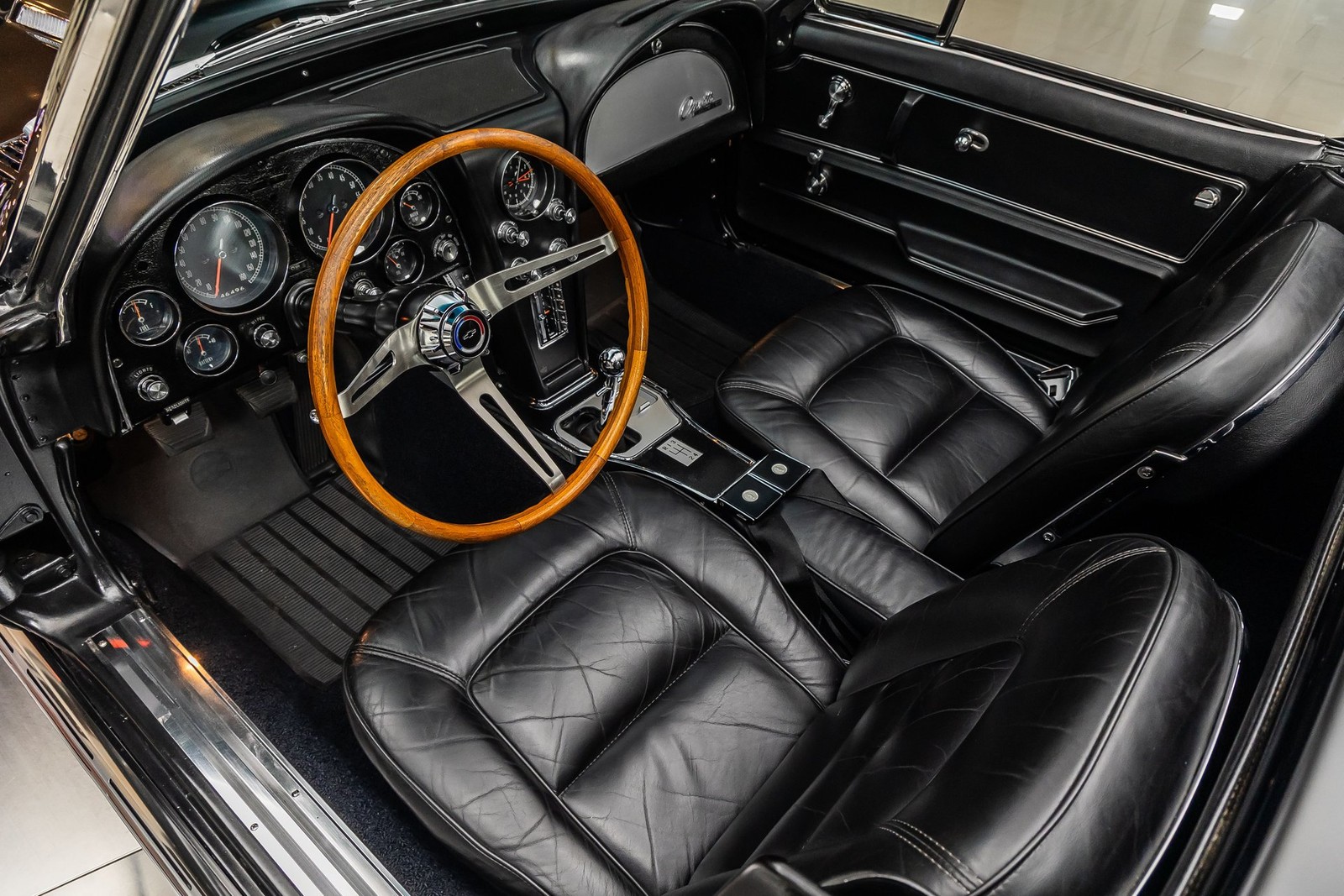 Chevrolet-Corvette-1965-Convertible-2