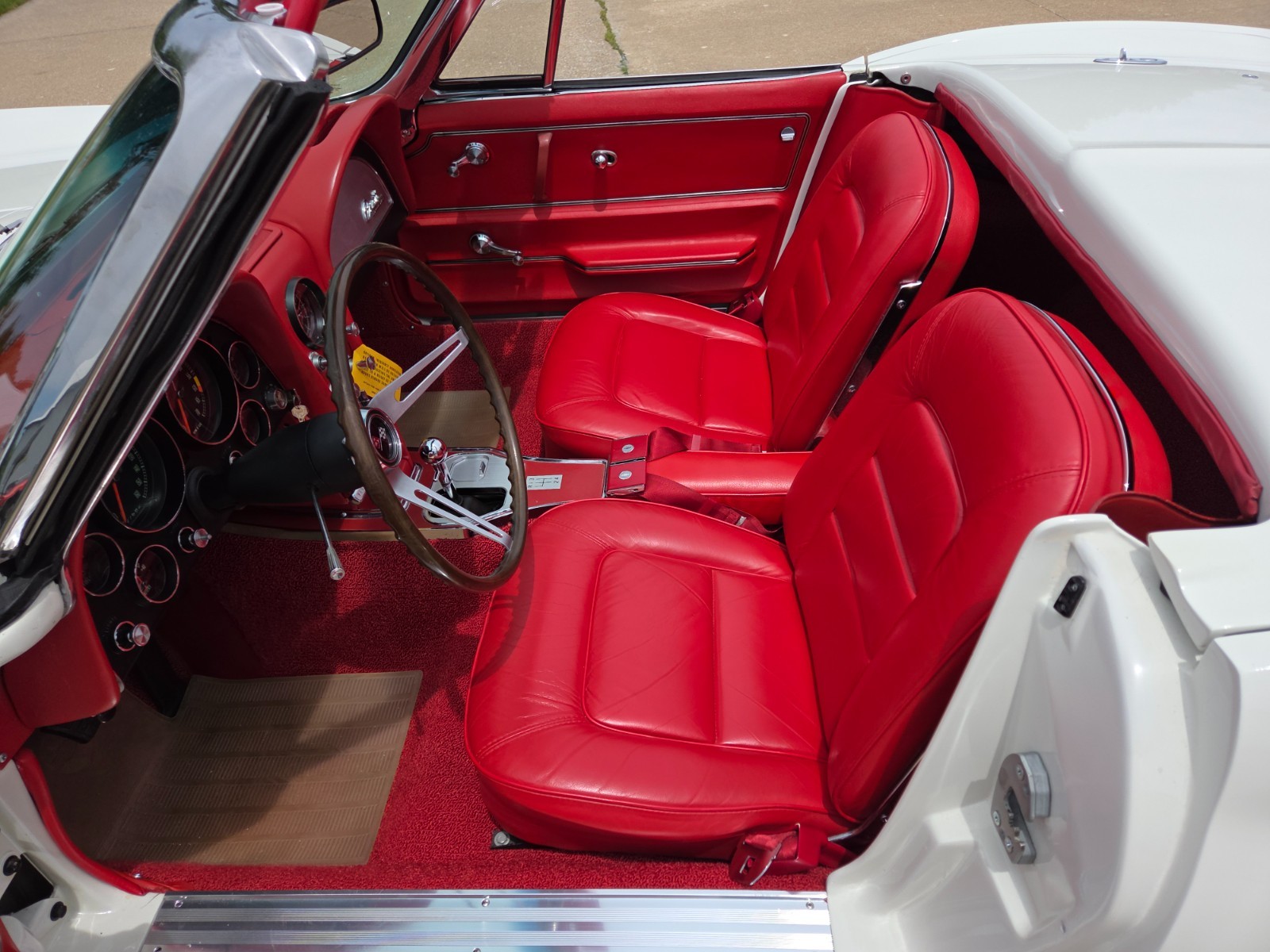 Chevrolet-Corvette-1965-Convertible-23