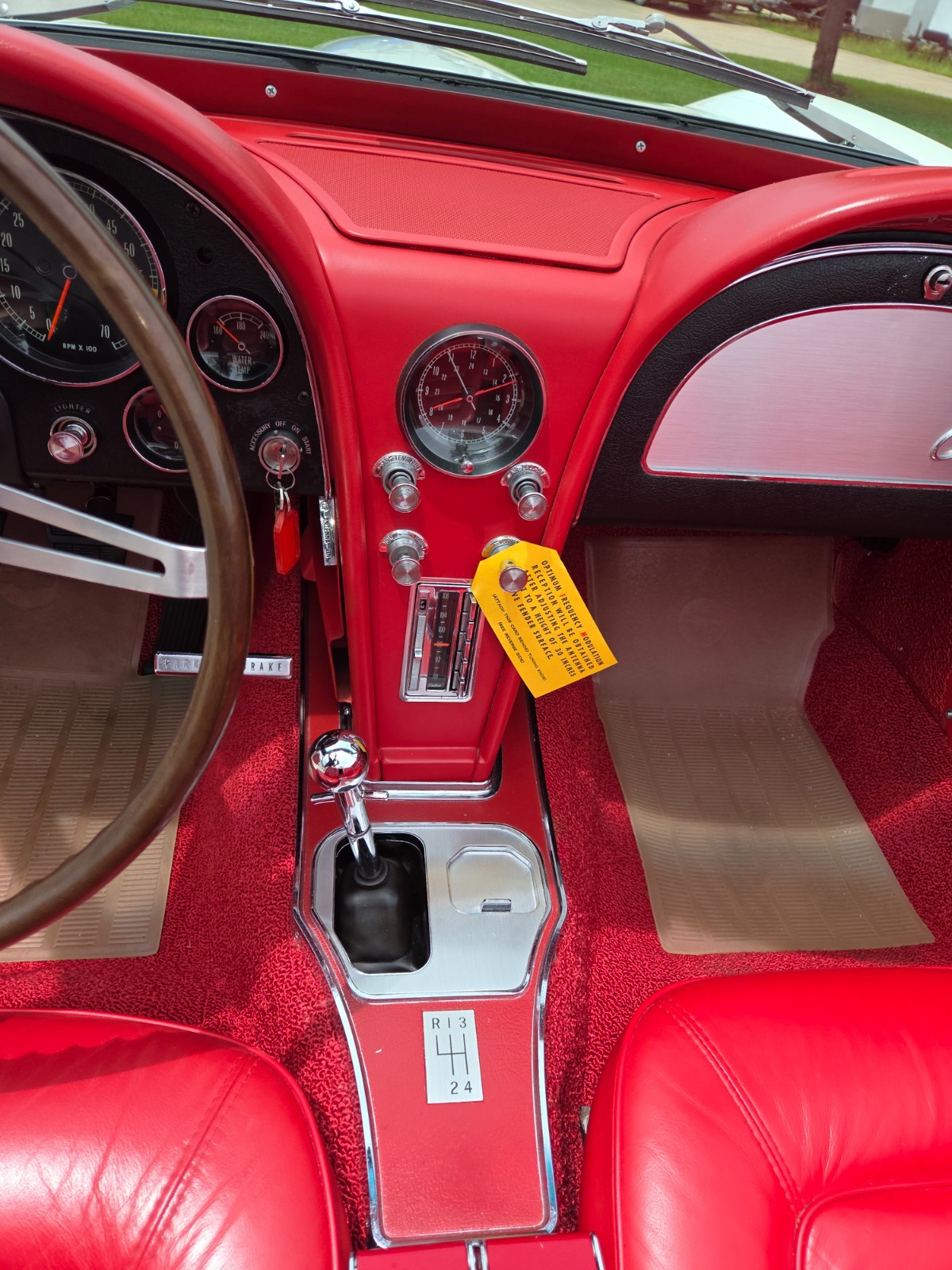 Chevrolet-Corvette-1965-Convertible-25