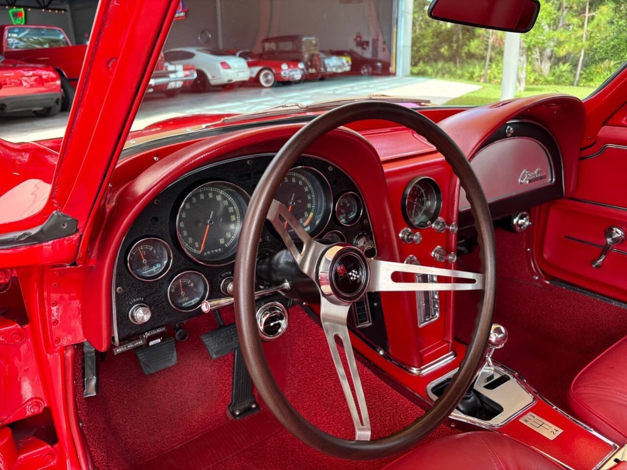 Chevrolet-Corvette-1965-Coupe-24
