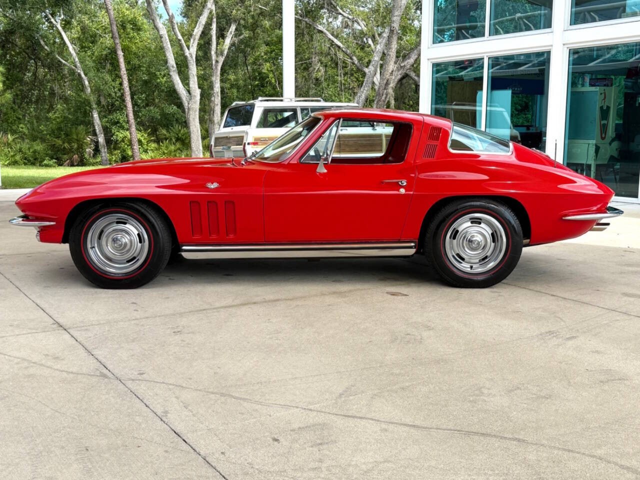 Chevrolet-Corvette-1965-Coupe-9