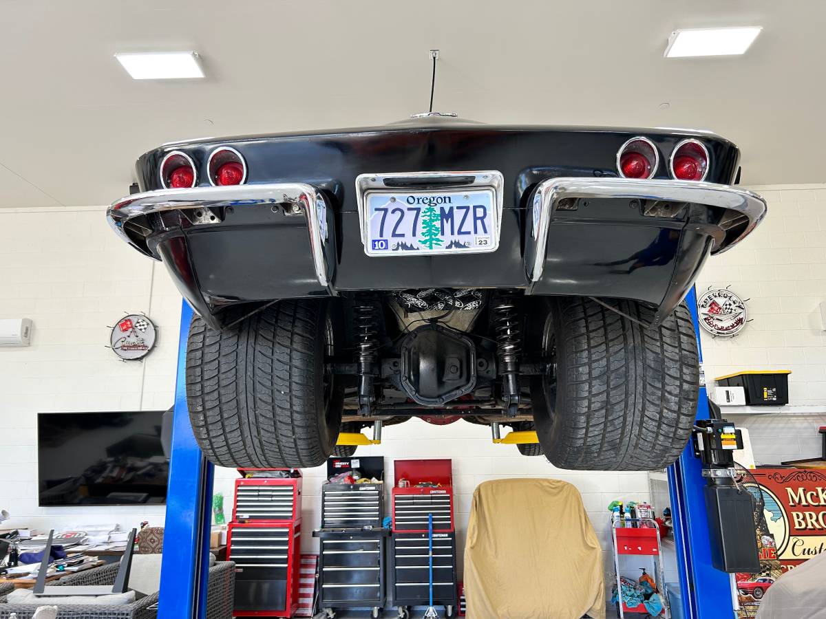 Chevrolet-Corvette-1965-black-15