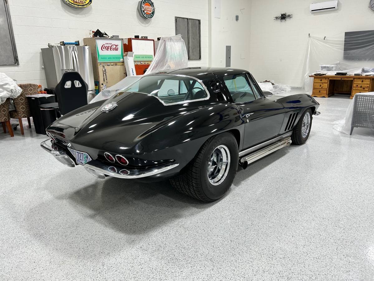 Chevrolet-Corvette-1965-black-17