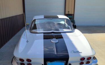 Chevrolet-Corvette-1965-white-3