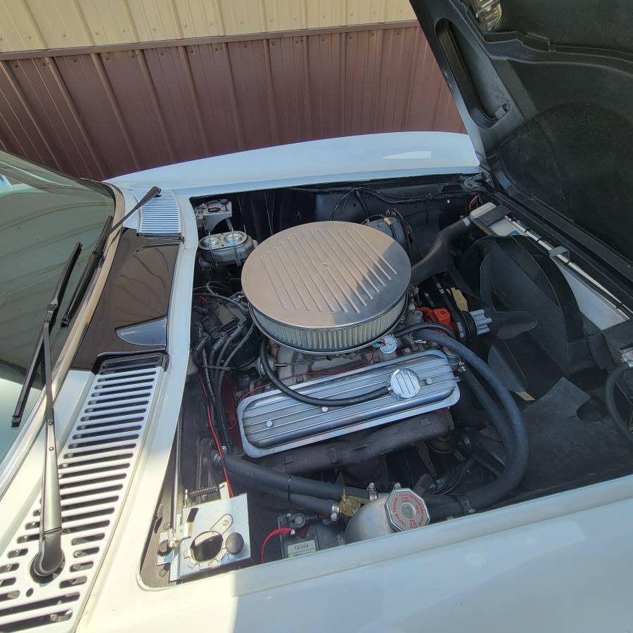 Chevrolet-Corvette-1965-white-4