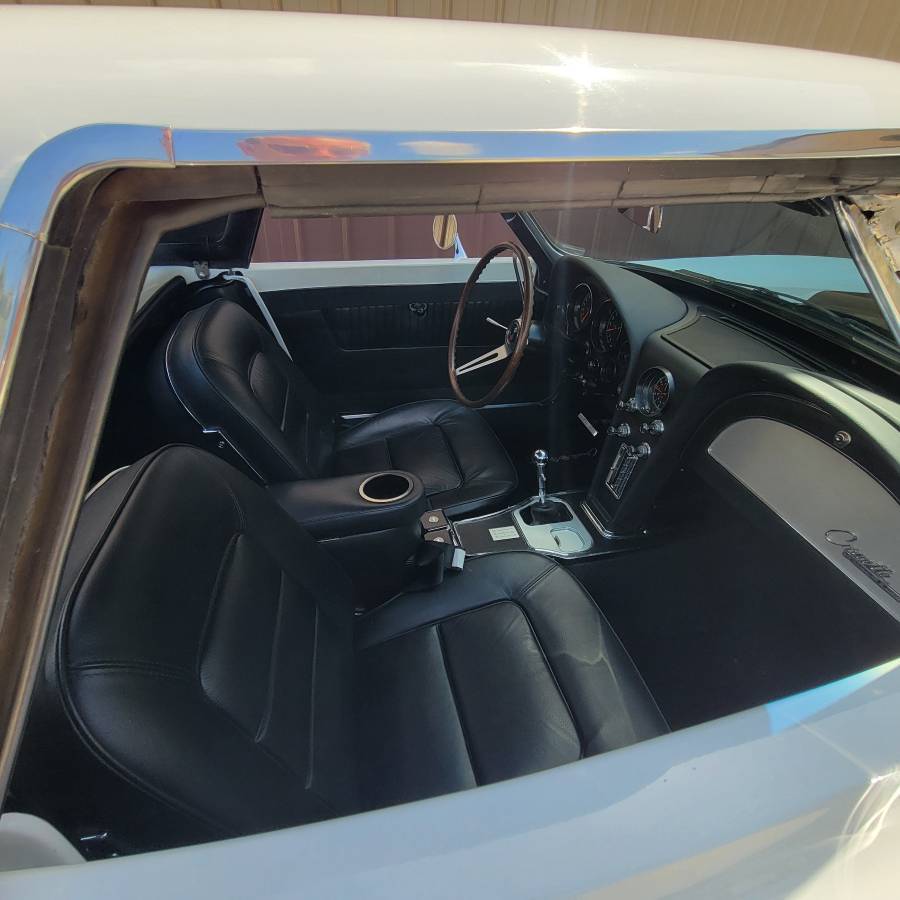 Chevrolet-Corvette-1965-white-5