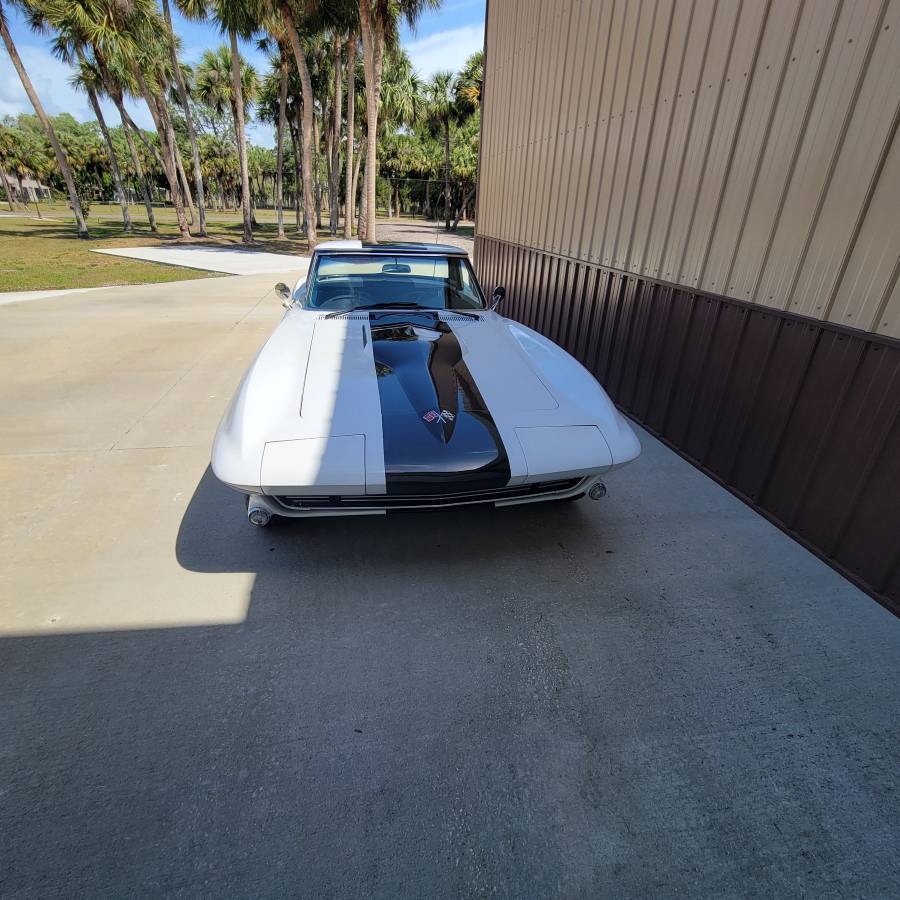 Chevrolet-Corvette-1965-white