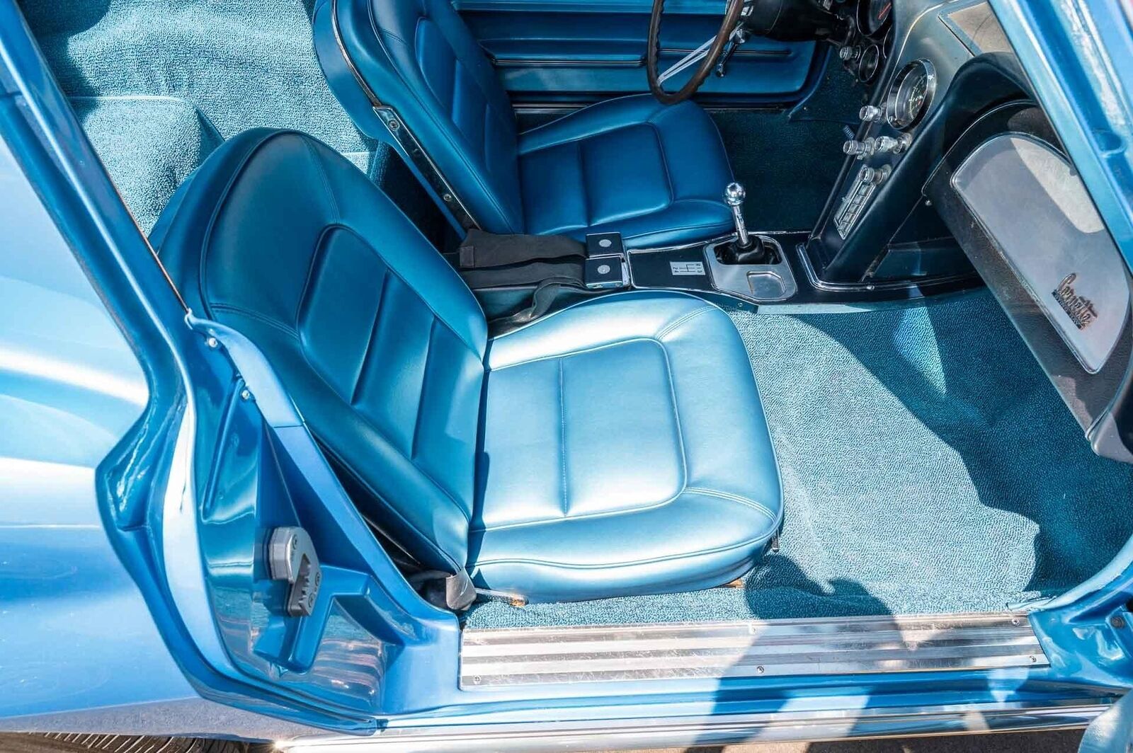 Chevrolet-Corvette-1966-2-Door-12