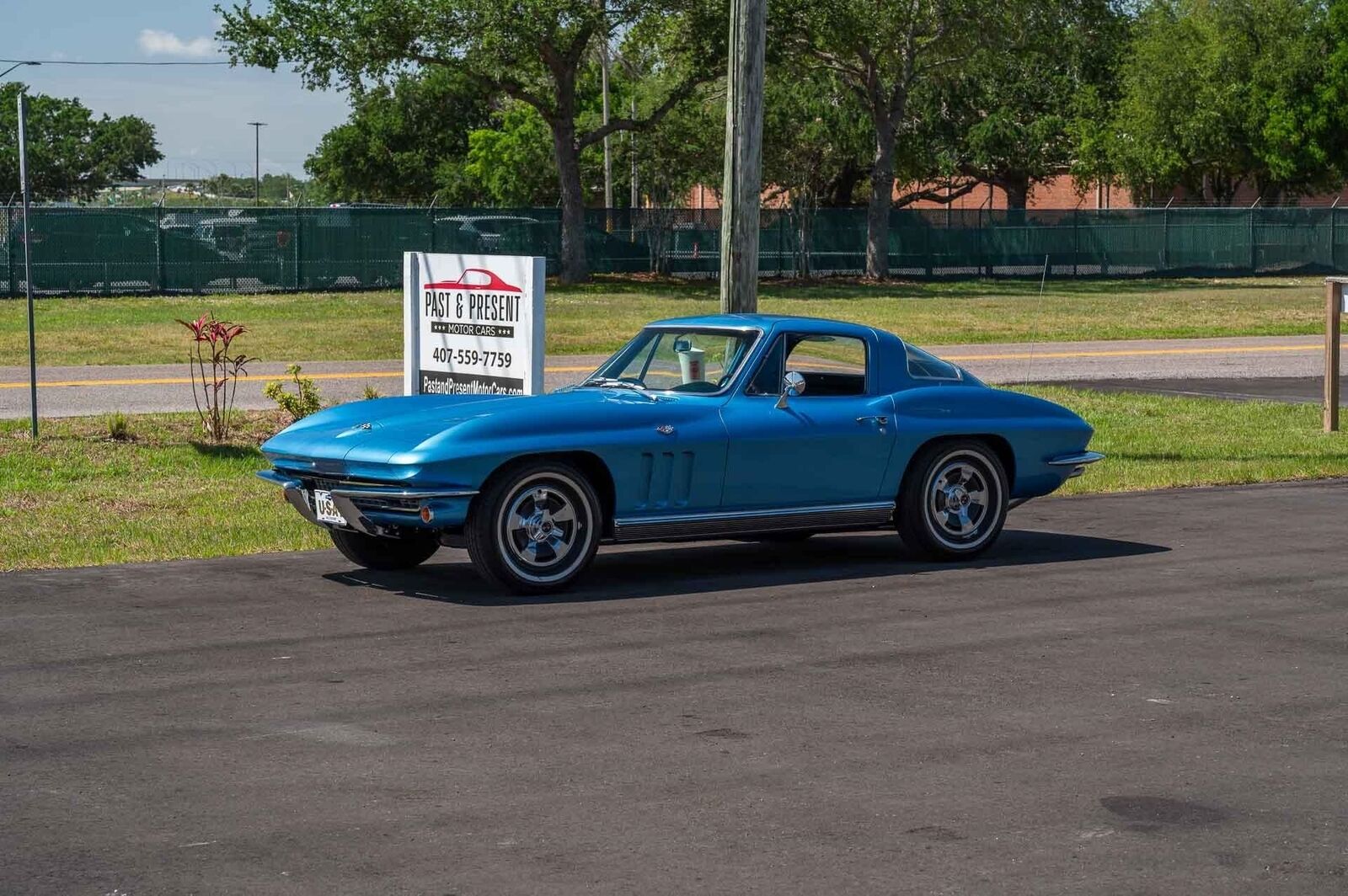 Chevrolet-Corvette-1966-2-Door-16