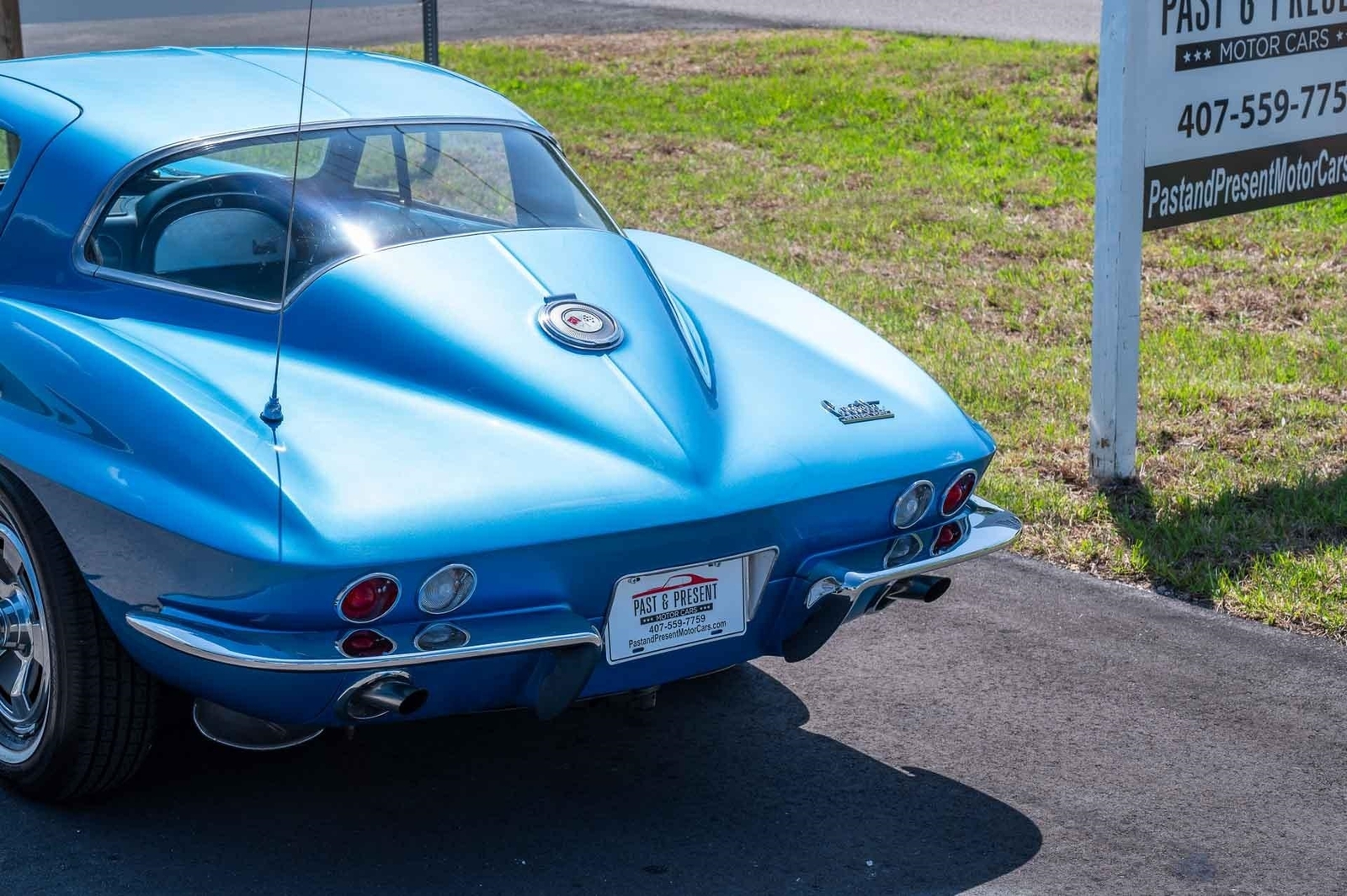 Chevrolet-Corvette-1966-2-Door-21