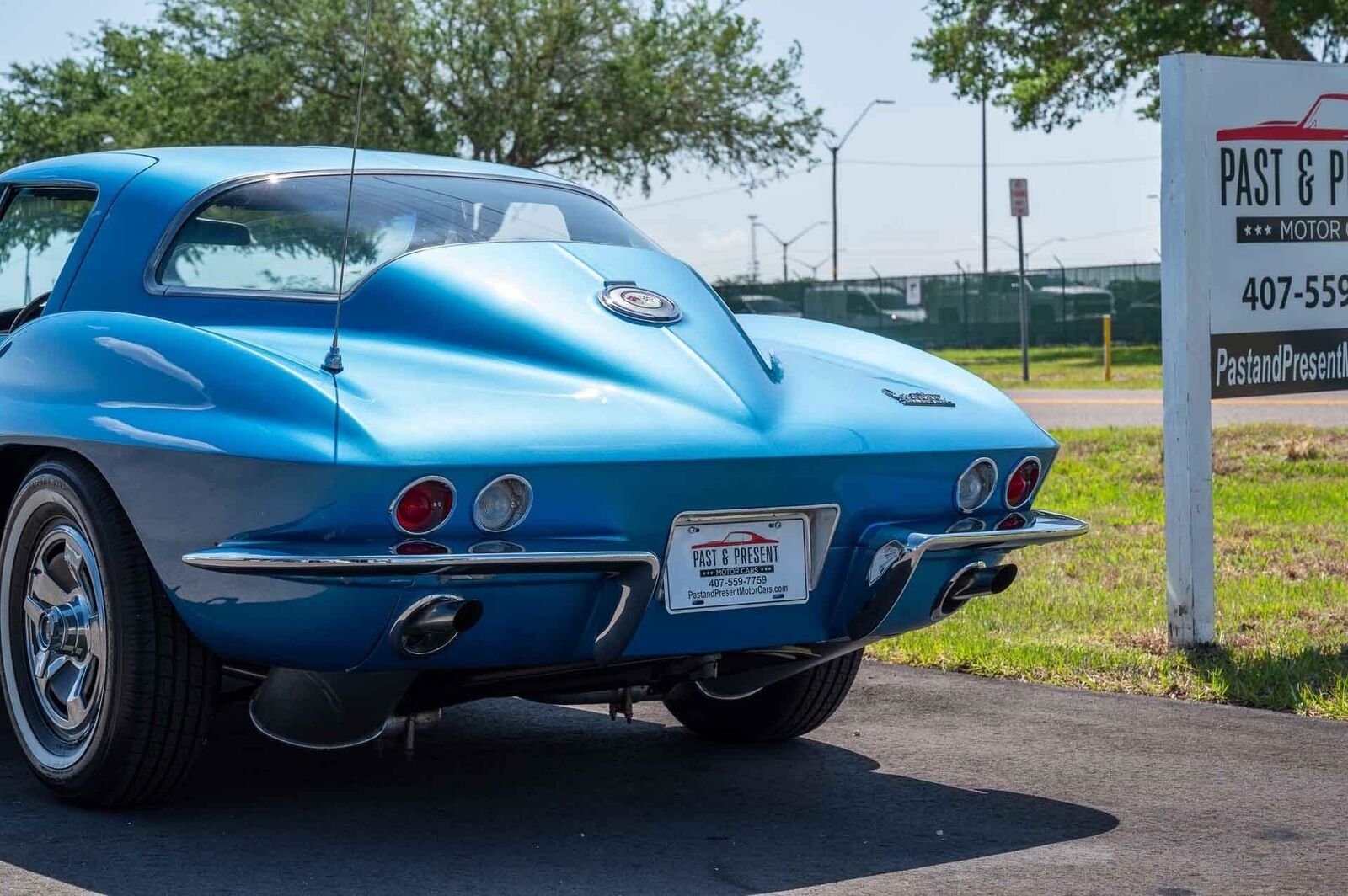 Chevrolet-Corvette-1966-2-Door-22