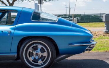Chevrolet-Corvette-1966-2-Door-23