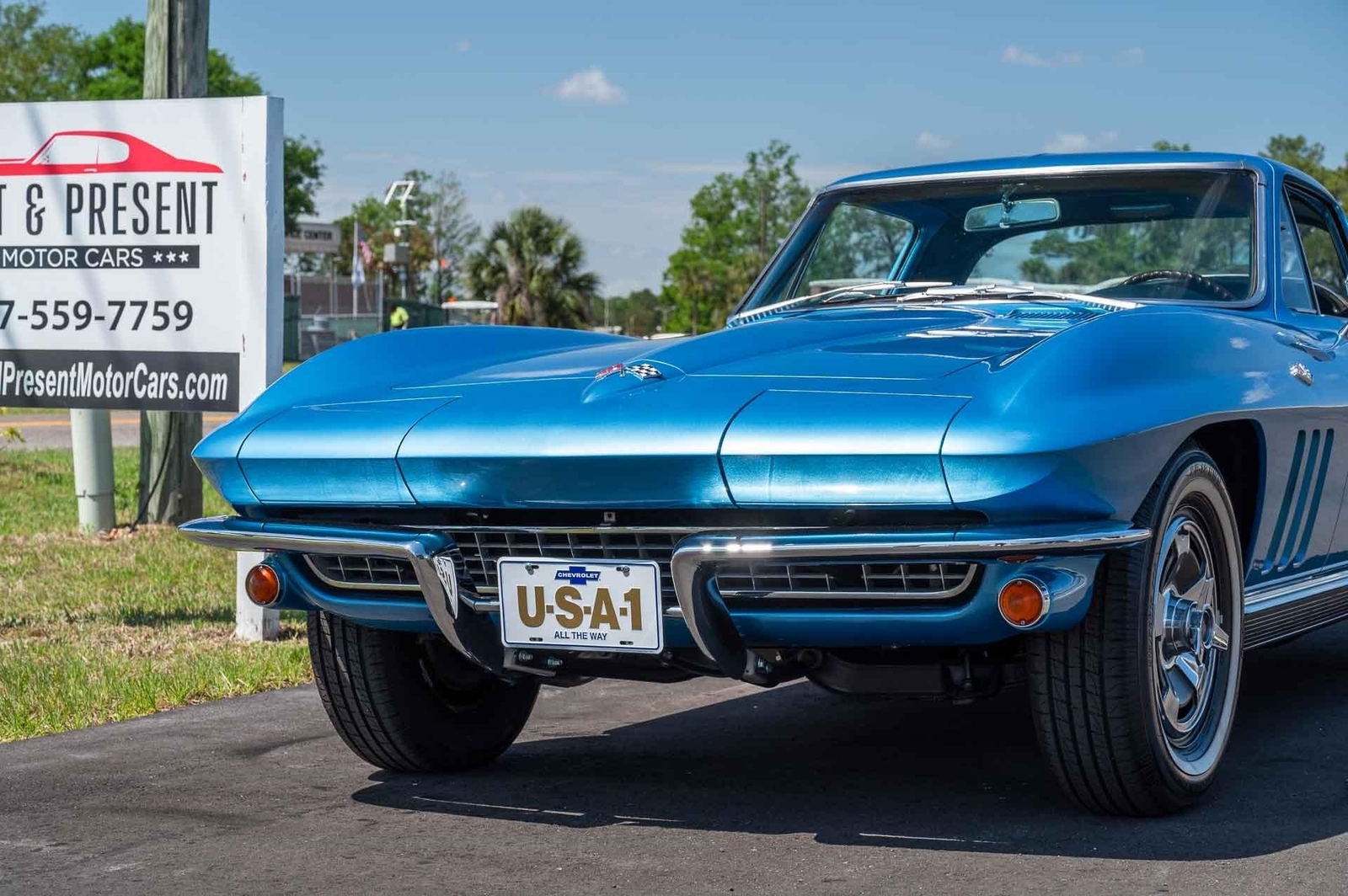 Chevrolet-Corvette-1966-2-Door-27
