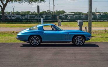Chevrolet-Corvette-1966-2-Door-35