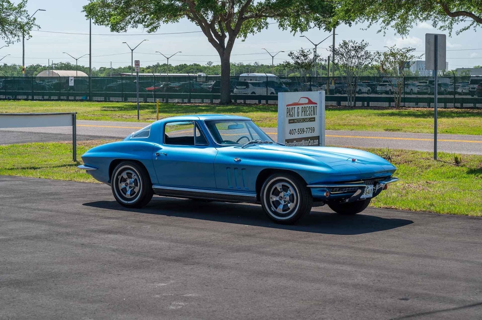 Chevrolet-Corvette-1966-2-Door-37