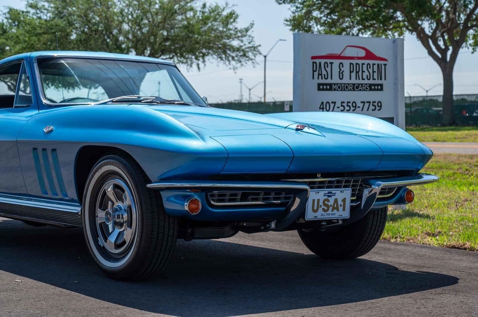 Chevrolet-Corvette-1966-2-Door-39