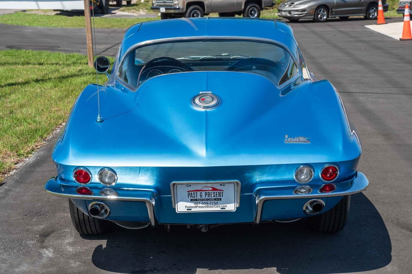 Chevrolet-Corvette-1966-2-Door-4