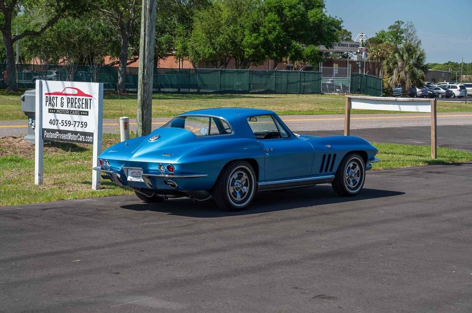 Chevrolet-Corvette-1966-2-Door-5