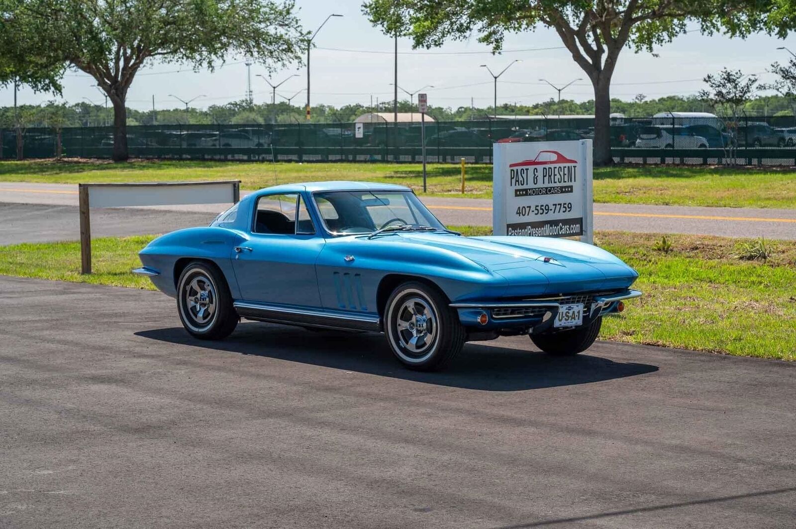Chevrolet-Corvette-1966-2-Door-8