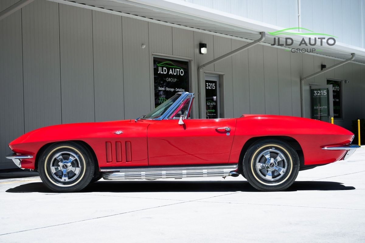 Chevrolet-Corvette-1966-4
