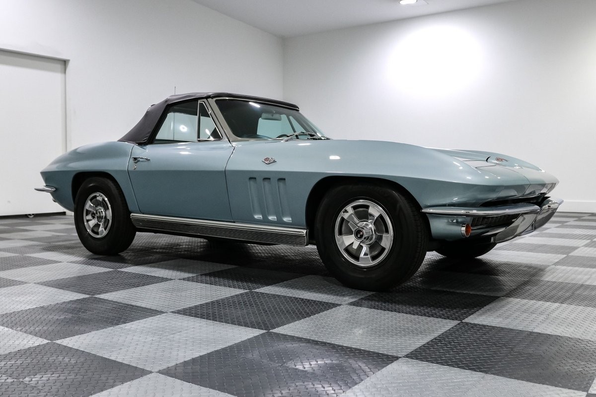 Chevrolet-Corvette-1966-Convertible-1