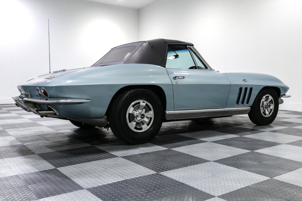 Chevrolet-Corvette-1966-Convertible-10