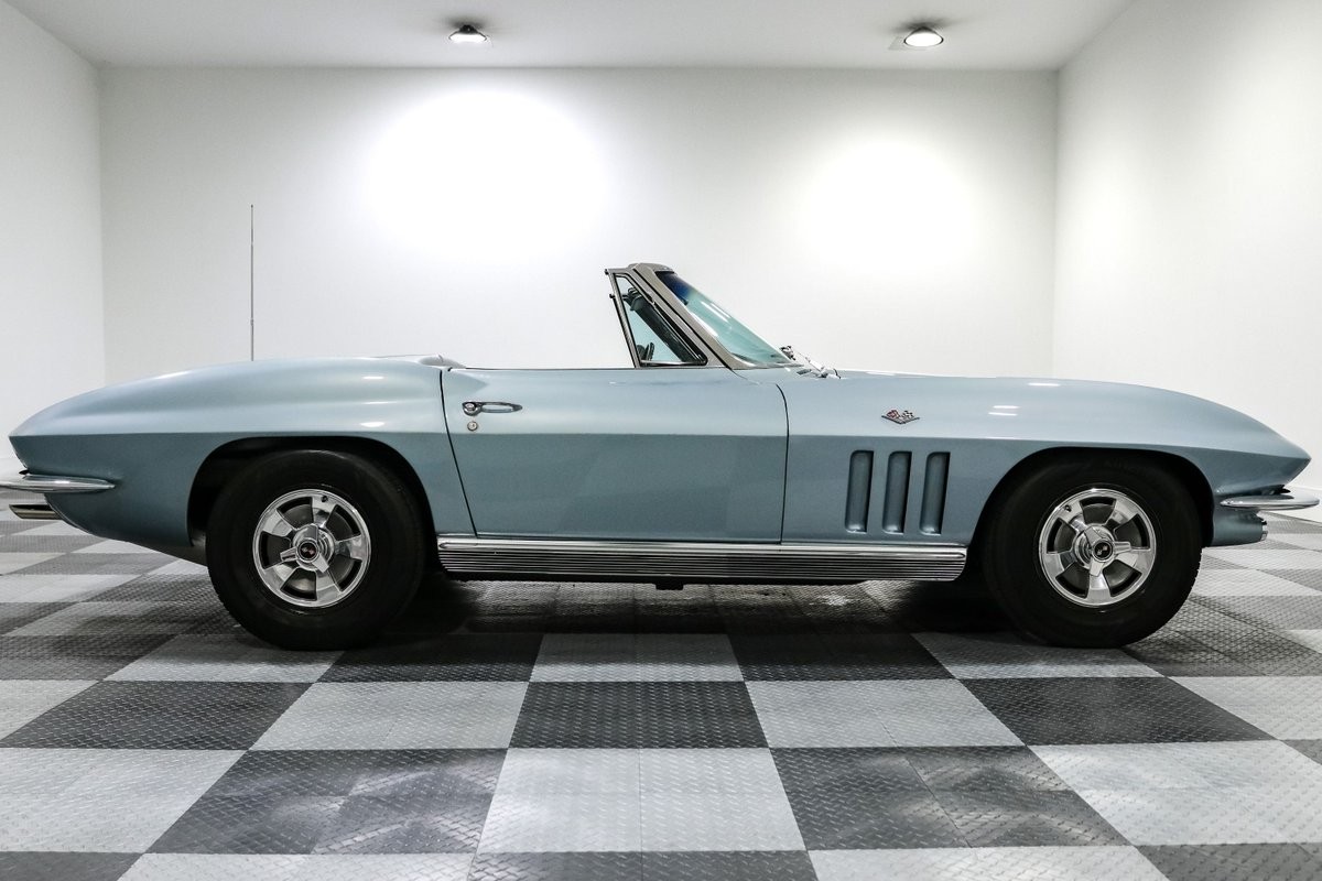 Chevrolet-Corvette-1966-Convertible-11