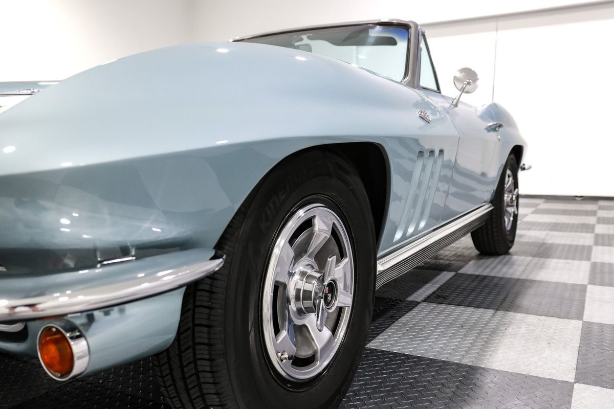 Chevrolet-Corvette-1966-Convertible-12