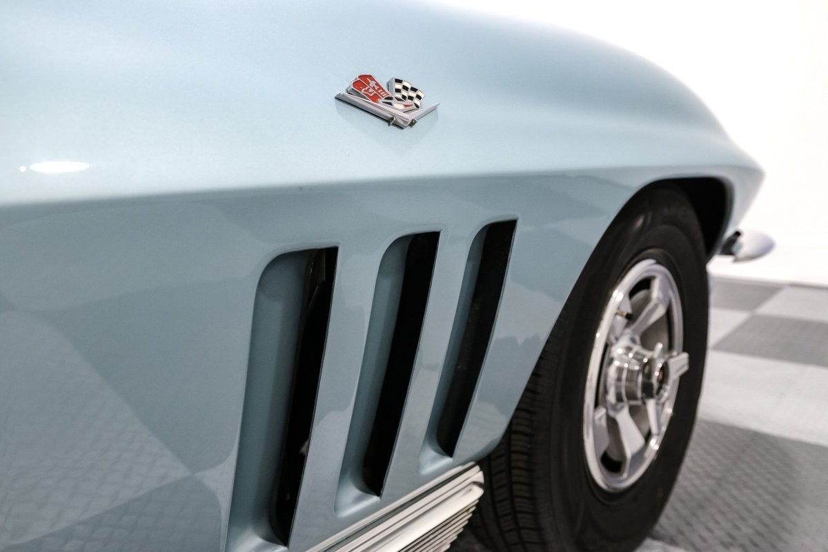 Chevrolet-Corvette-1966-Convertible-13