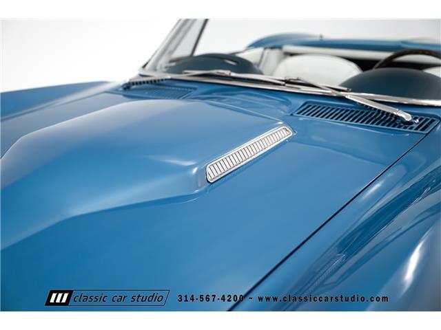 Chevrolet-Corvette-1966-Convertible-14