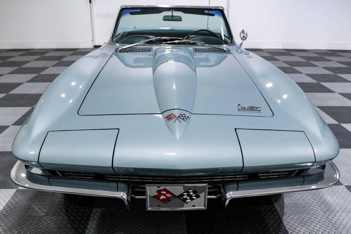 Chevrolet-Corvette-1966-Convertible-2