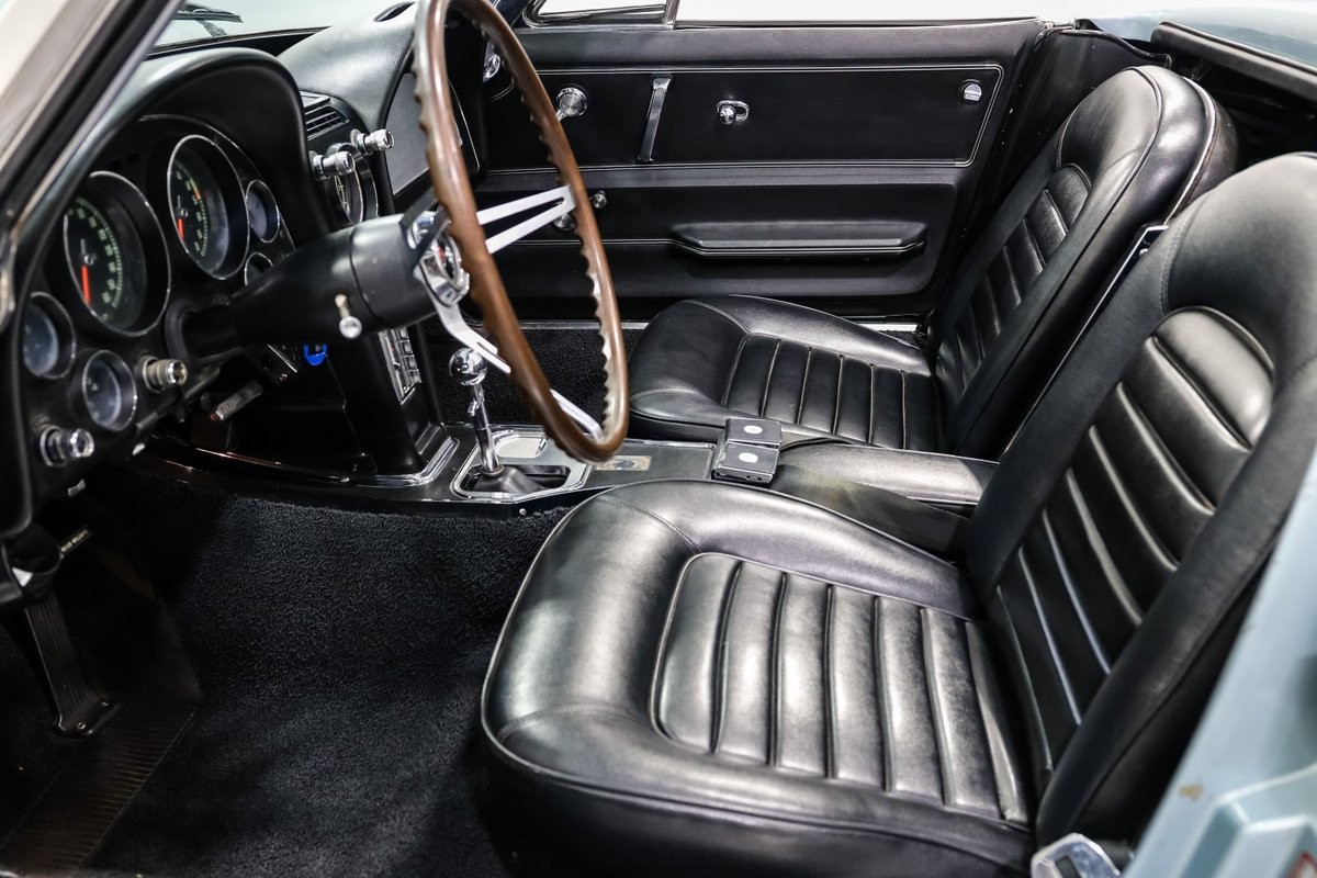 Chevrolet-Corvette-1966-Convertible-20