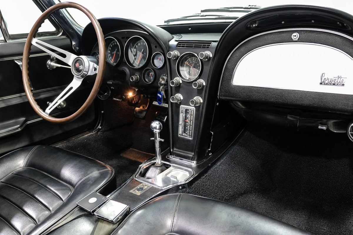 Chevrolet-Corvette-1966-Convertible-22