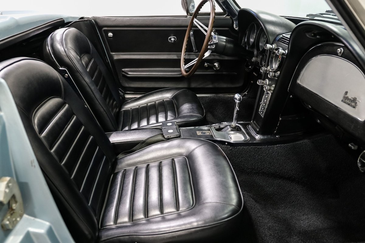 Chevrolet-Corvette-1966-Convertible-23