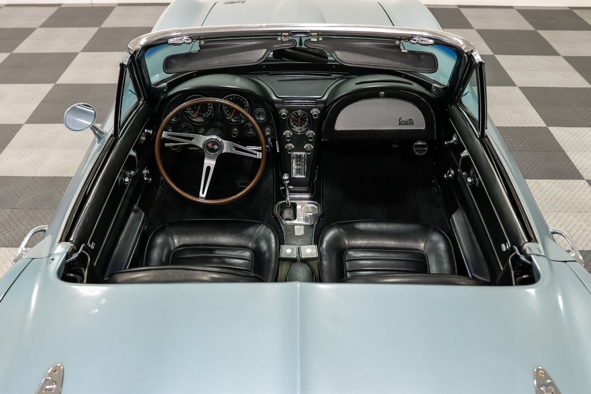 Chevrolet-Corvette-1966-Convertible-24