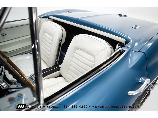 Chevrolet-Corvette-1966-Convertible-25