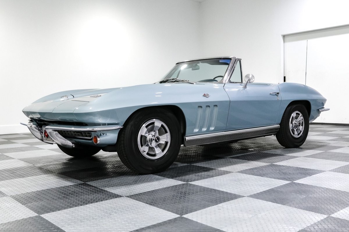 Chevrolet-Corvette-1966-Convertible-3