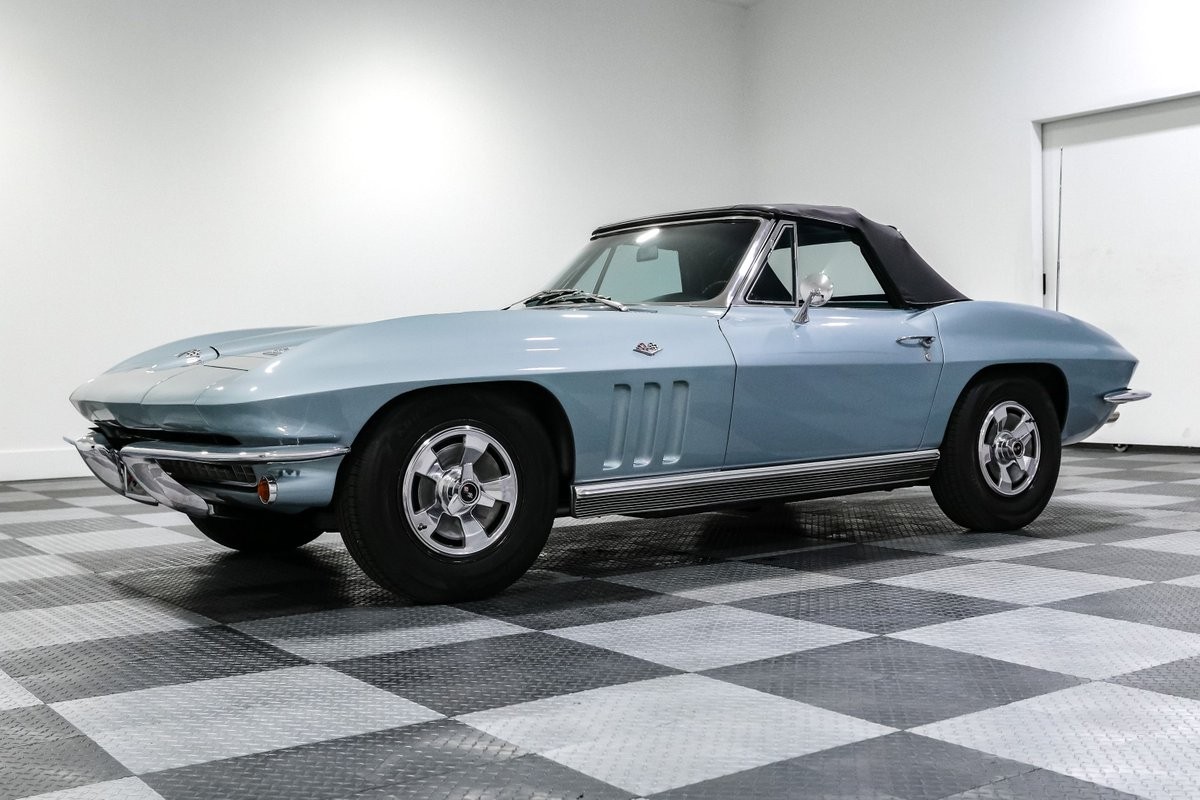 Chevrolet-Corvette-1966-Convertible-4