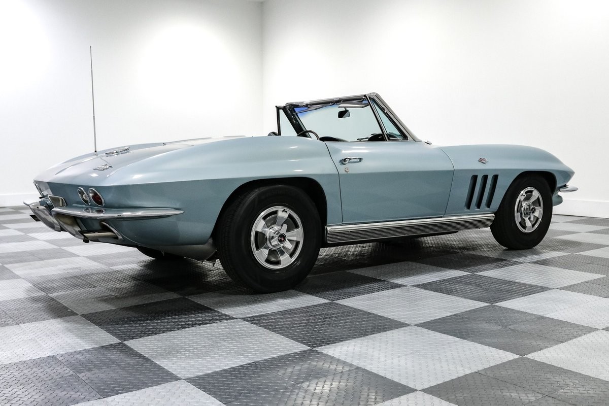 Chevrolet-Corvette-1966-Convertible-9