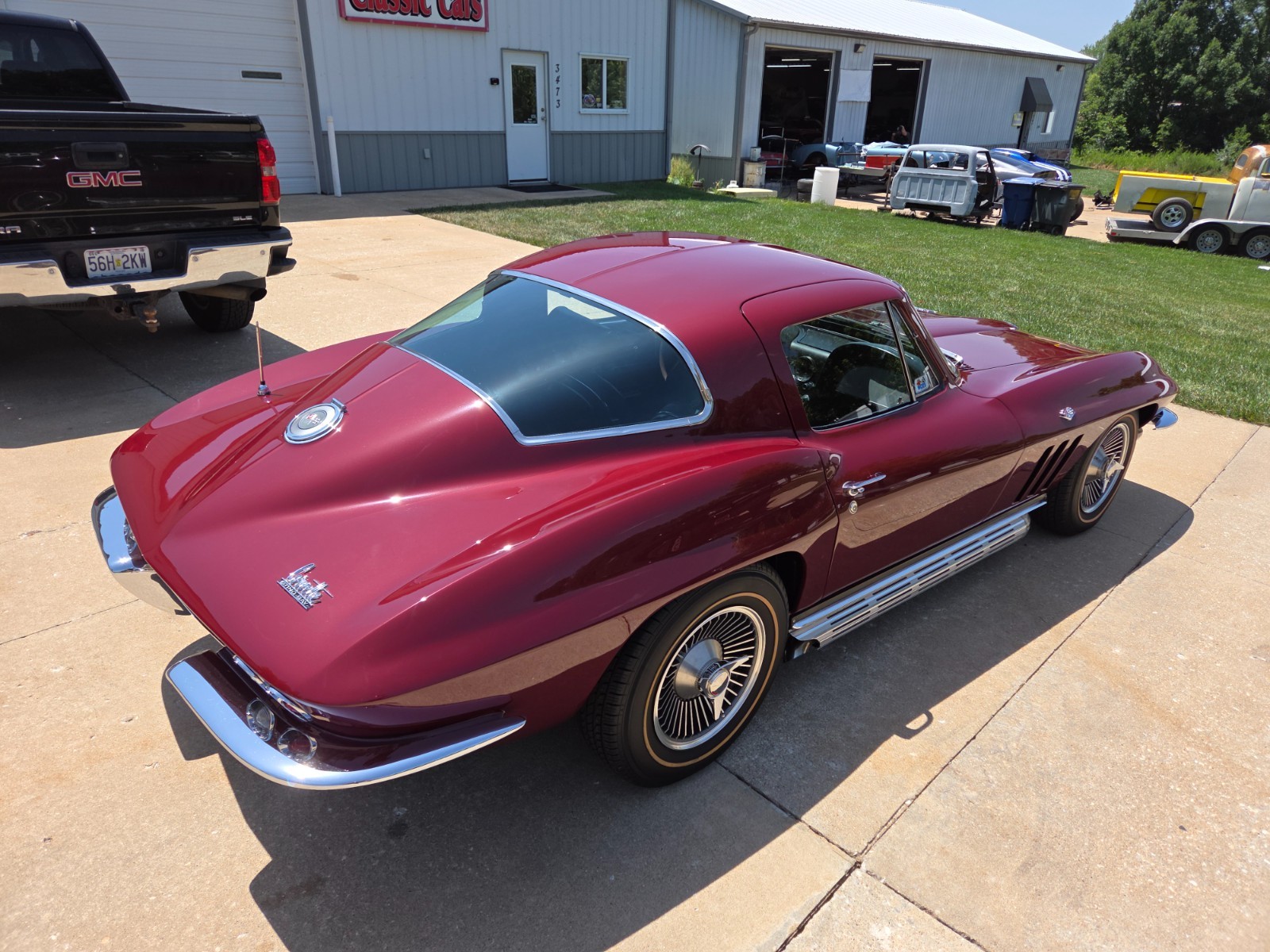 Chevrolet-Corvette-1966-Coupe-10