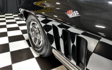 Chevrolet-Corvette-1966-Coupe-11
