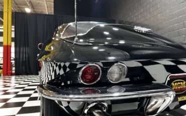 Chevrolet-Corvette-1966-Coupe-13