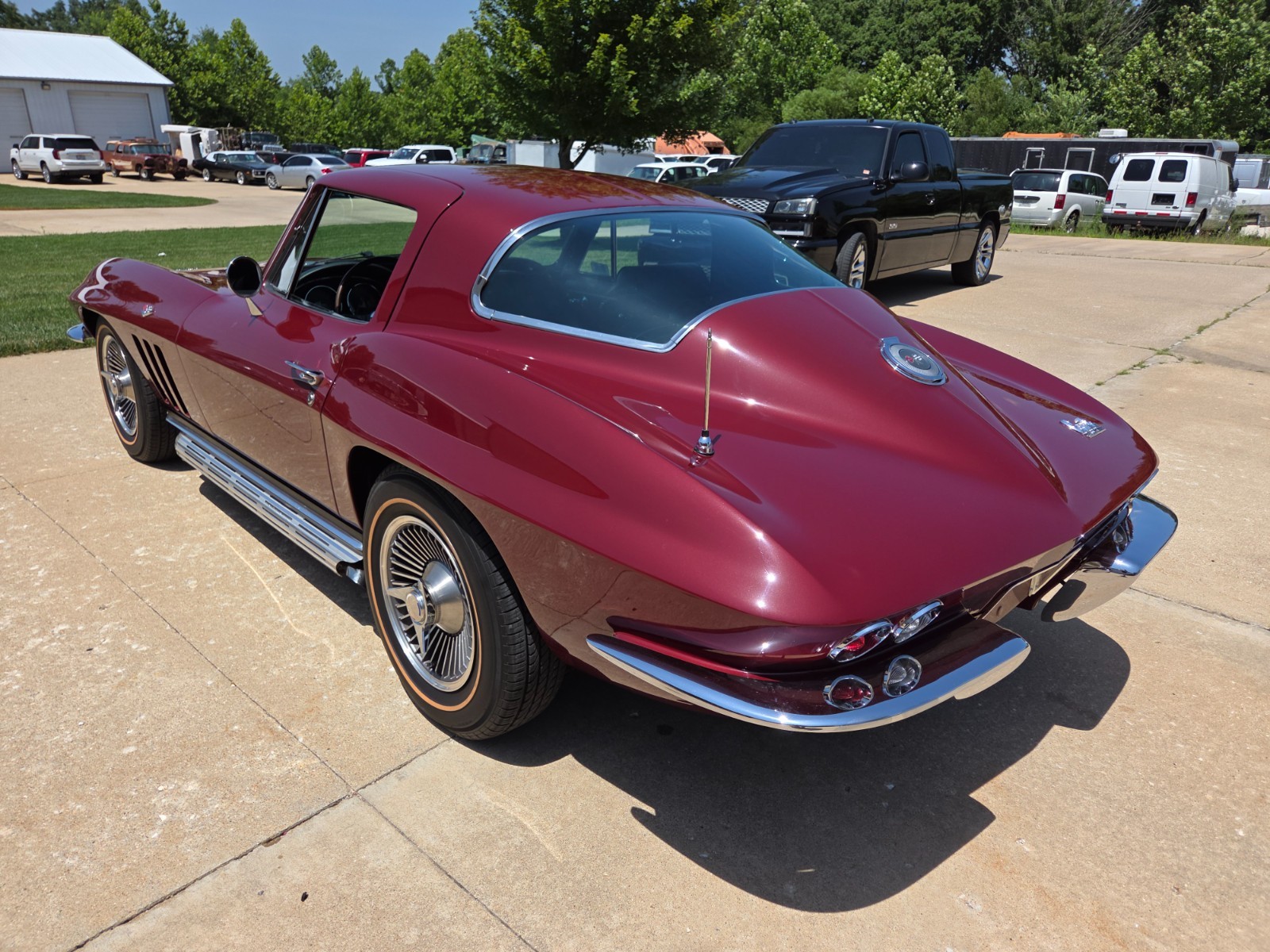 Chevrolet-Corvette-1966-Coupe-14